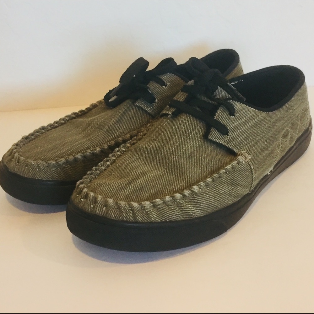 Globe Skateboard Canvas Loafer Shoes 11.5